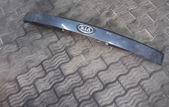 KIA Carens II Tailgate trim 873111D000
