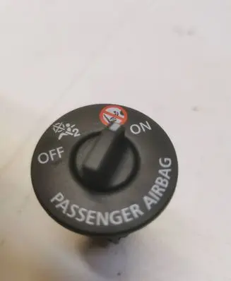 Passenger airbag on/off switch