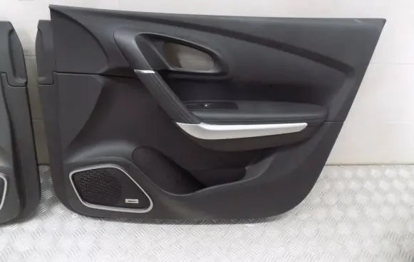 Renault Kadjar Front door card panel trim