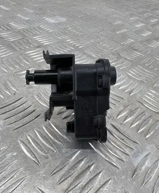 Fuel tank cap lock
