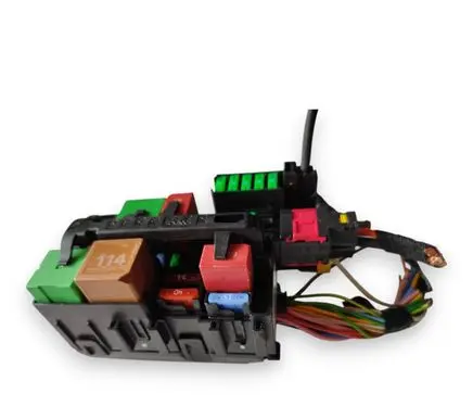 Peugeot 3008 II Fuse module 9806192580