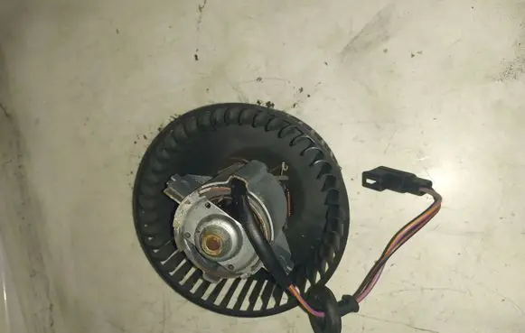 Mazda 121 Heater fan/blower 0126003