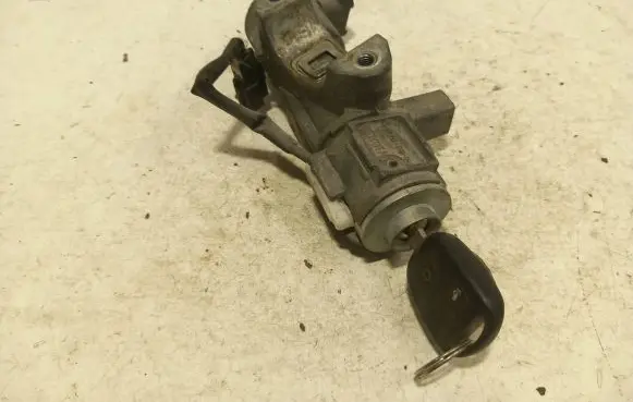 Toyota Avensis T250 Ignition lock 450200504