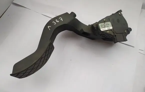 Volkswagen PASSAT B5.5 Accelerator throttle pedal 8D1721523F 00837603