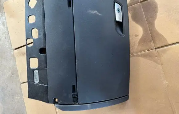 Audi A6 C7 Glove box