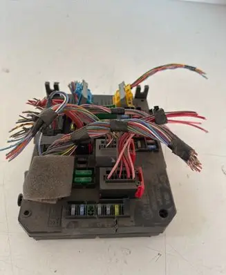 Citroen C4 II Fuse module 9665547480 BSIQ0300 S180121003I