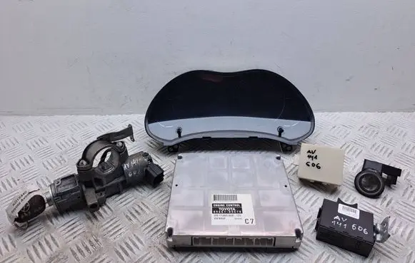 Toyota Avensis T250 Engine ECU kit and lock set 8380005C00 8380005C00C MB2574305293