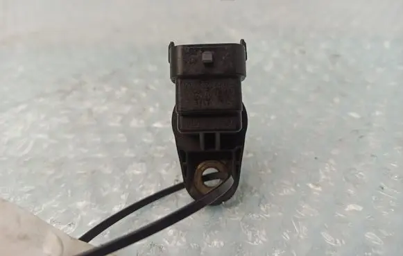 Mercedes-Benz E W212 Camshaft position sensor A0051531328