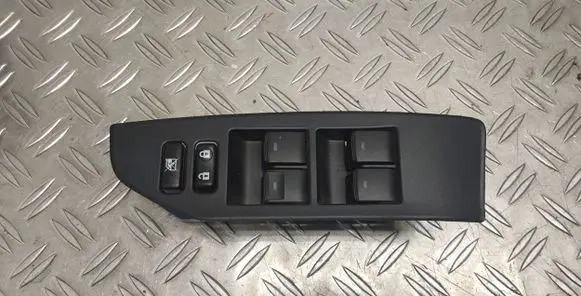 Toyota Verso Electric window control switch 8404005020