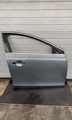 Volvo V40 Front door