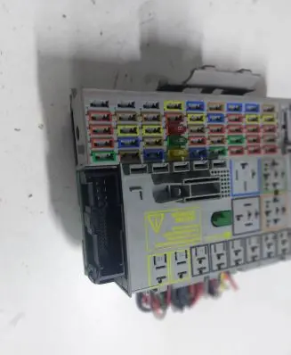 Opel Zafira A Fuse box set 24412497