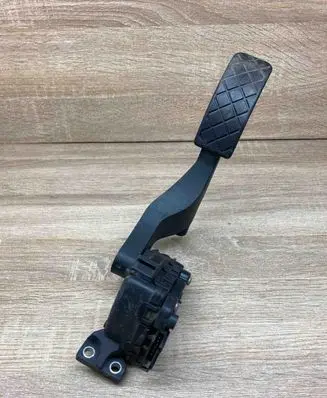 Volkswagen Golf IV Accelerator throttle pedal 1J1721503J