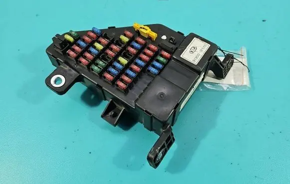 KIA Sportage Fuse box set 919501F510 IMPRK1514222