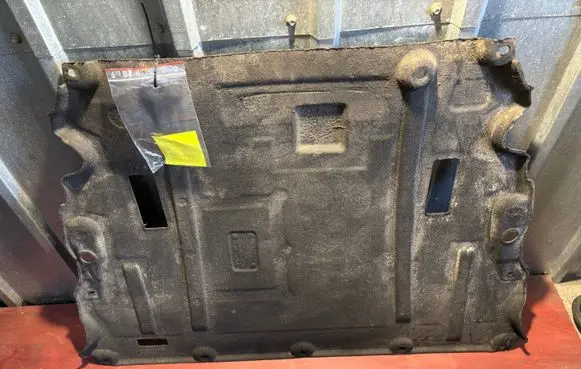 Ford Fusion II Engine splash shield/under tray DG936p013