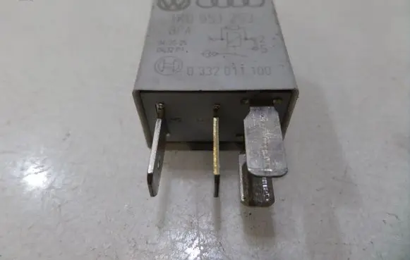 Volkswagen Touran I Other relay 1K0951253 449 0332011100