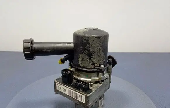 Peugeot 407 Power steering pump 9682527780