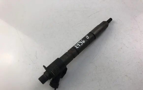 Volvo V40 Fuel injector 31303238