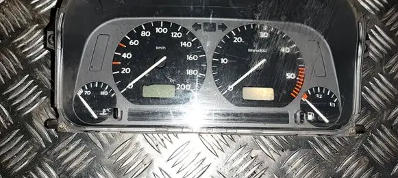 Volkswagen Golf III Speedometer (instrument cluster) 1H0919860H 6160633044