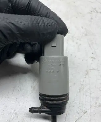 BMW 5 E60 E61 Windscreen/windshield washer pump 23557610