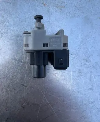 Ford Mondeo Mk III Brake pedal sensor switch 1S7T13490AA