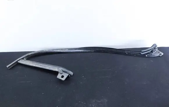 Volkswagen Touran I Front door rubber seal 3C8854544H 3C8854544J 3C8854544