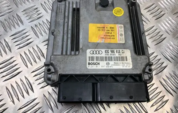 Audi A4 S4 B6 8E 8H Engine control unit/module 03G906016CJ EDC16U31 0281011887