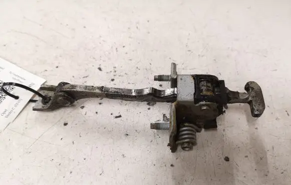 Opel Vectra C Front door check strap stopper