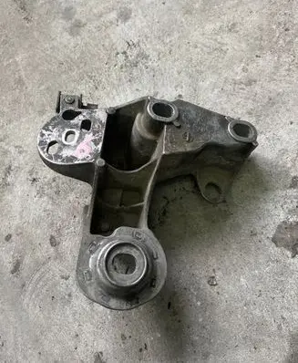 Audi A6 S6 C5 4B Engine mounting bracket 8E0199352D ALS112CU