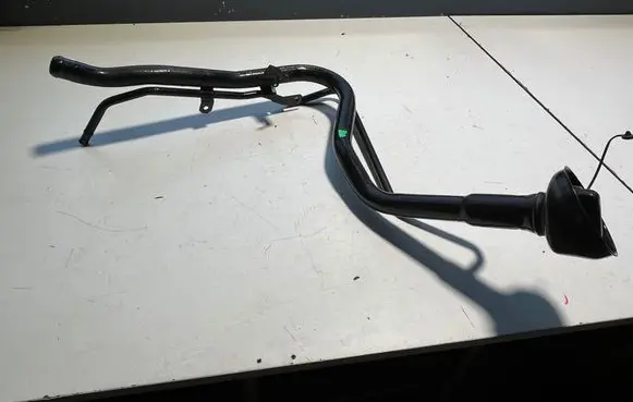 Fuel tank filler neck pipe