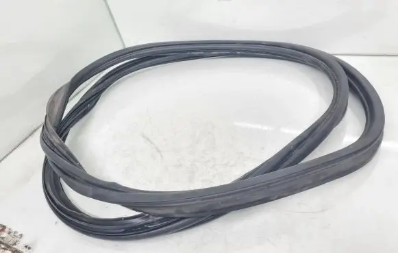 Polestar 2 Trunk rubber seal (body) 31662573