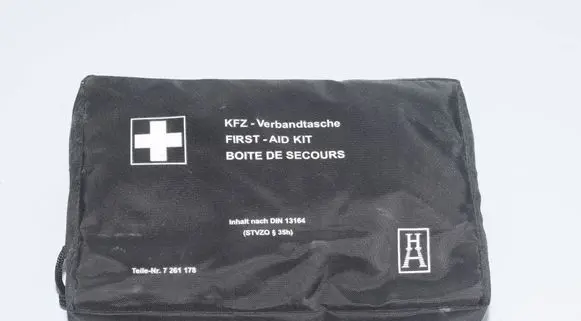 BMW 3 F30 F35 F31 First aid kit 7261178