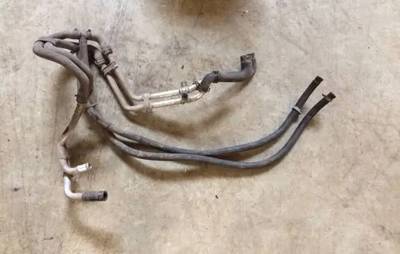 Engine coolant pipe/hose