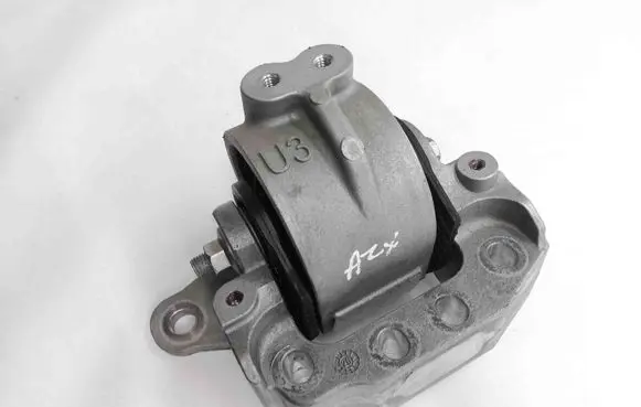 Toyota RAV 4 (XA50) Gearbox mounting bracket