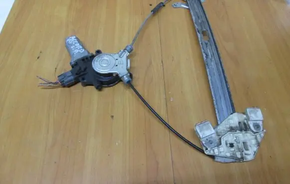 Honda Accord Front door window regulator with motor
