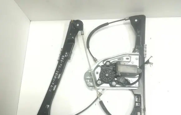 Mercedes-Benz C AMG W203 Sliding door window regulator with motor 2037201846