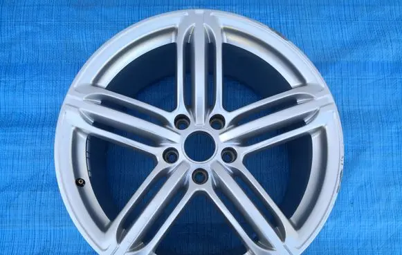 Audi Q7 4L R21 alloy rim 4L0601025AL