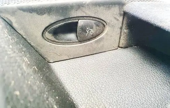 Tailgate opening switch
