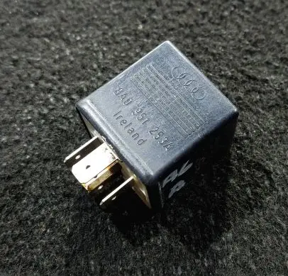 Audi A6 S6 C5 4B Other relay 8A0951253A