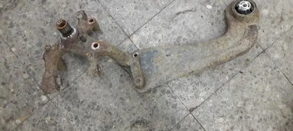 Volkswagen Golf V Stub axle 