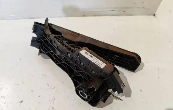 Volkswagen PASSAT B6 Accelerator throttle pedal 1K1721503L 6PV00860000 054105