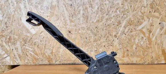 Volvo S70 V70 V70 XC Accelerator throttle pedal 9472051