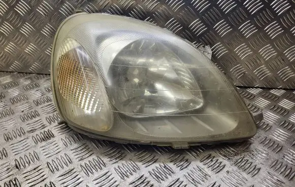 Toyota Yaris Headlight/headlamp