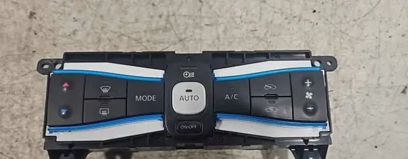 Nissan Leaf I (ZE0) Climate control unit 275003ND0B T1015456F 11108DA1546