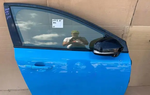 Volvo V40 Front door