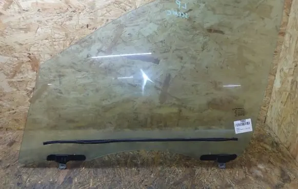 Renault Scenic III - Grand scenic III Front door window glass four-door 