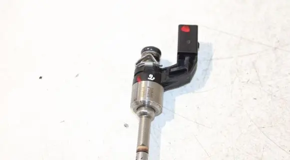 Volkswagen Golf VI Fuel injector 03C906036F