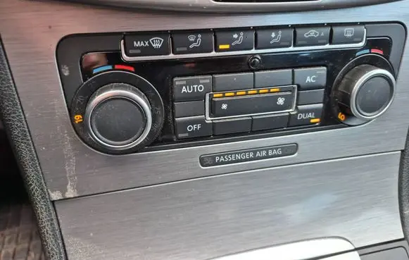 Volkswagen PASSAT B7 Climate control unit 5K0907044ER