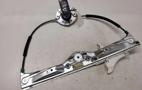 Rear door manual window regulator