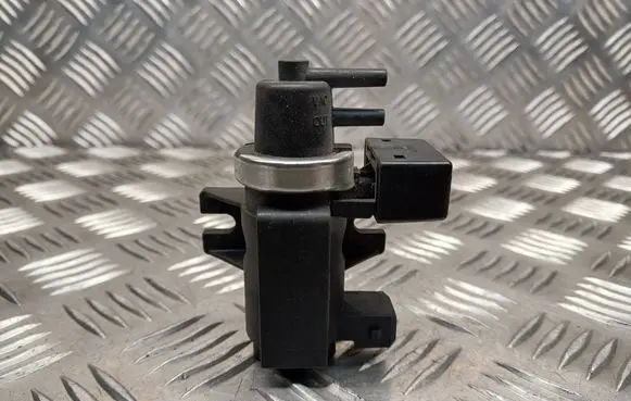 BMW 5 E60 E61 Turbo solenoid valve 2247906 72279600