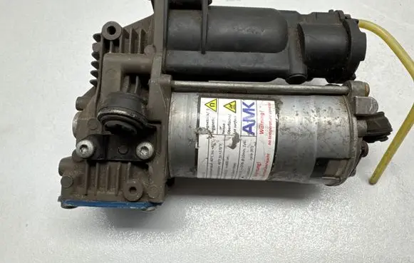 Mercedes-Benz E W212 Pneumatic air compressor holding bracket A1643200204
